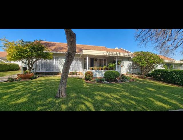 3 BEDROOM TOWNHOUSE FOR SALE IN DIE HOEWES